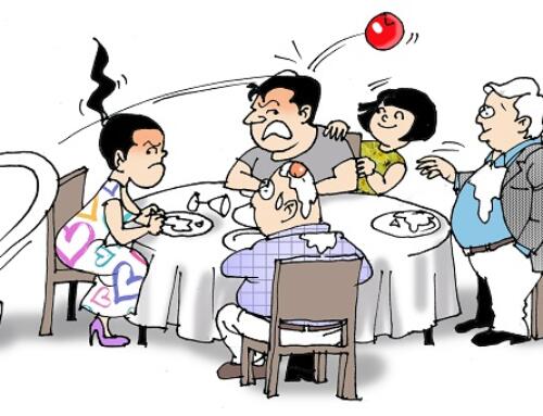 Với con nhỏ ở tiệm ăn