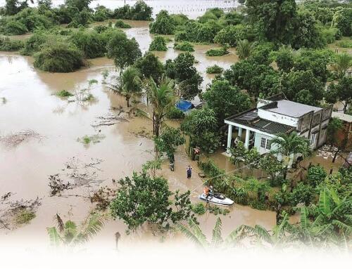 Bên dưới dòng nước lũ là gì?