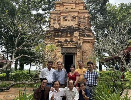 Đầu Đông thắm tháp viếng đền