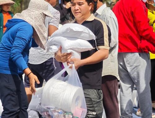 Tình người trong cơn lũ