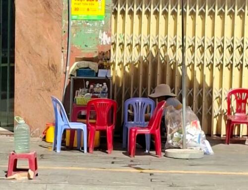 Bán xăng lẻ vỉa hè