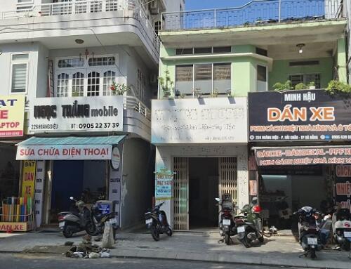 Dán keo giữ nước sơn xe