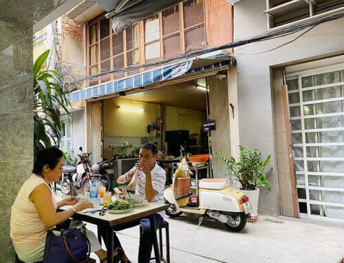 Những bài thơ trên vách quán