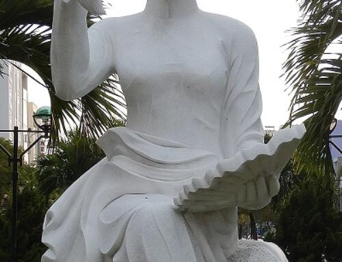 Phụ nữ gánh nửa bầu trời