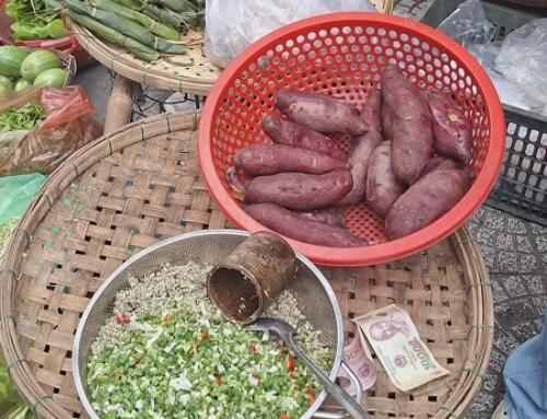 Bán dạo món ăn dân dã