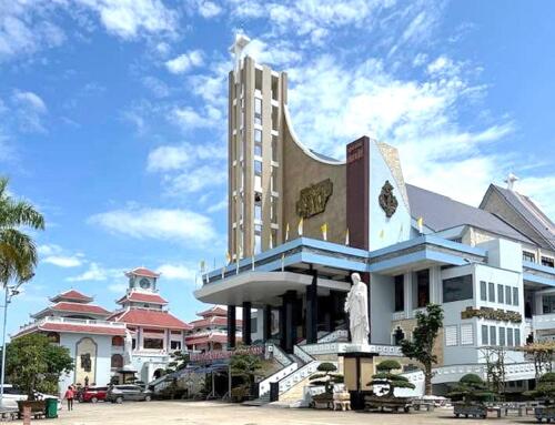 Thánh địa tôn giáo  hay khu vui chơi? (kỳ 2)
