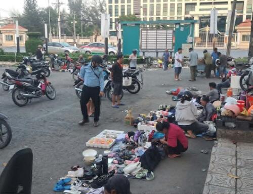 Chợ chổm hổm bán đồ cũ